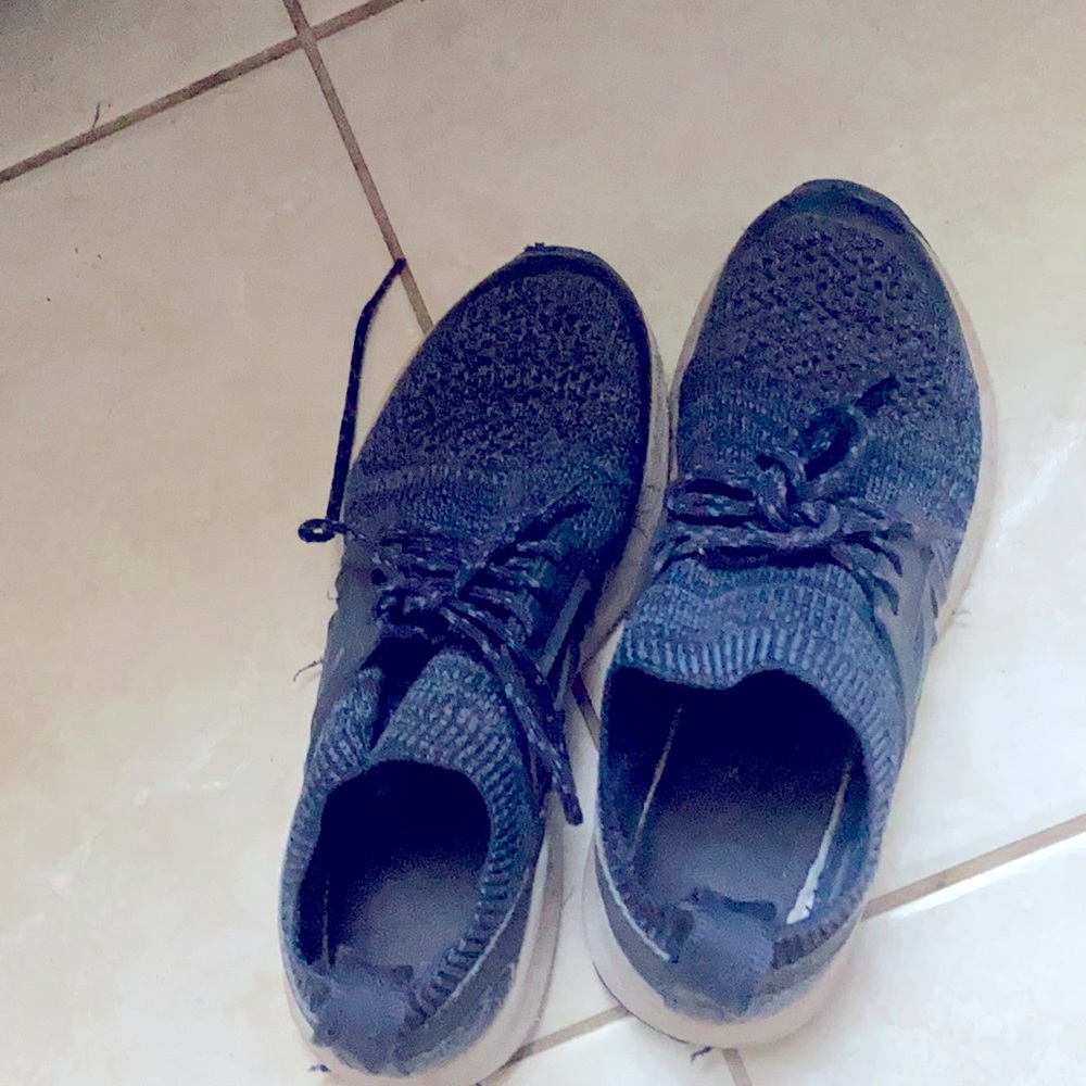 I will be selling my old shoes they are size 6.5